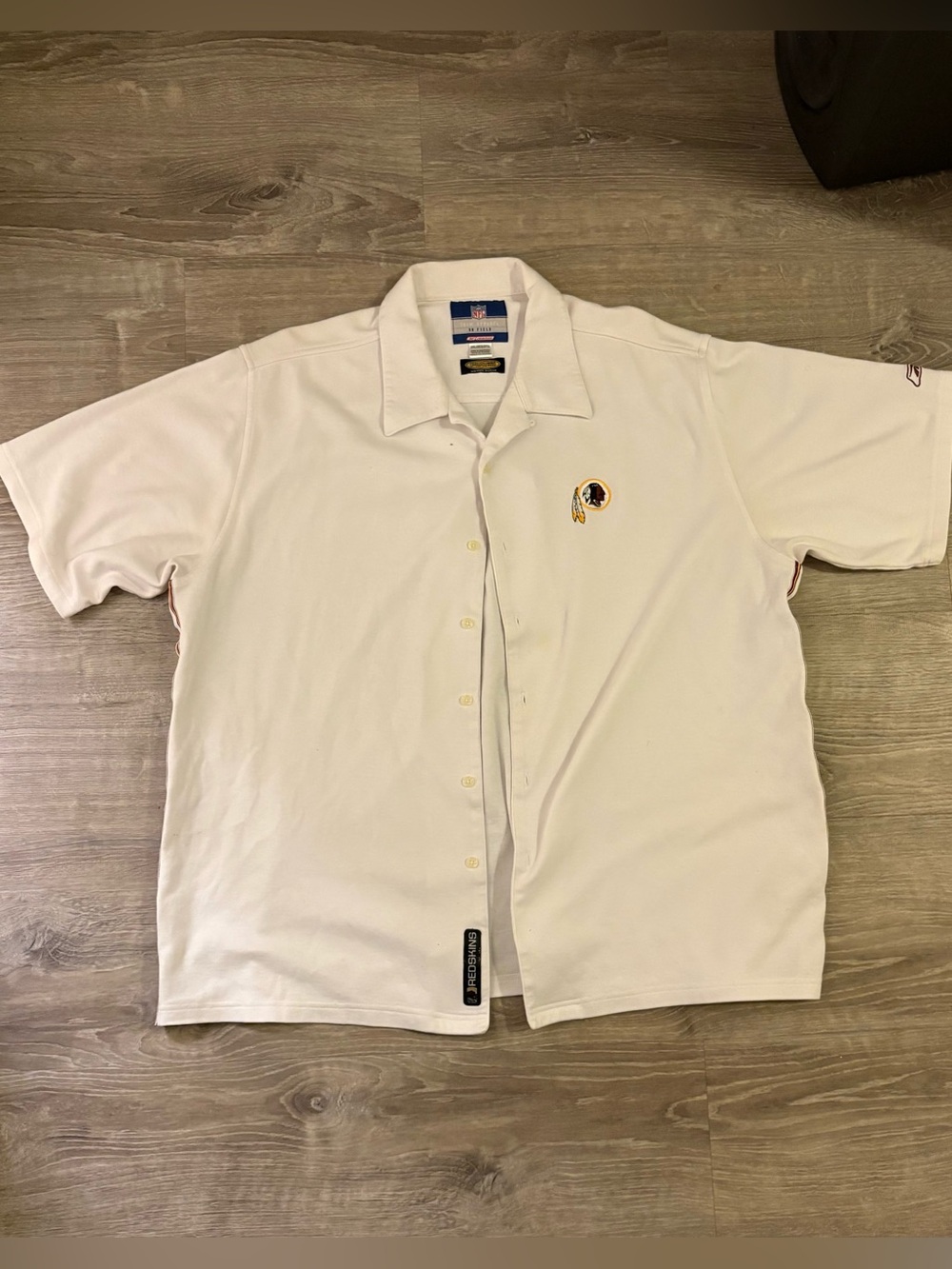NFL White Button-Down Redskins Short-Sleeve Shirt with Embroidered Team Logo